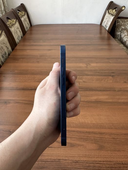 Продам Iphone 12