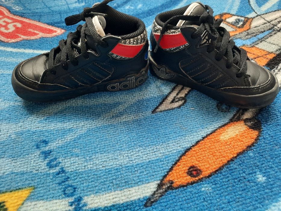 Маратонки Adidas 22 номер