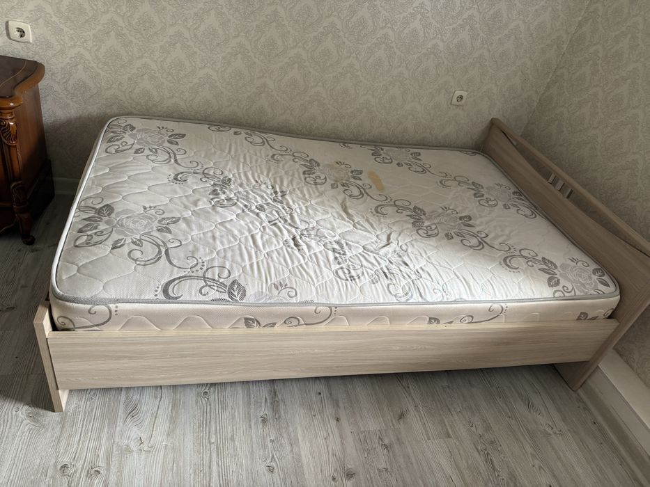 Продаётся кровать б/у