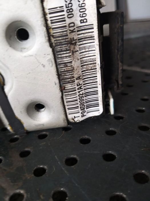 Broasca usa stanga fata jeep grand cherokee 4 wk wk2 p04589921afa