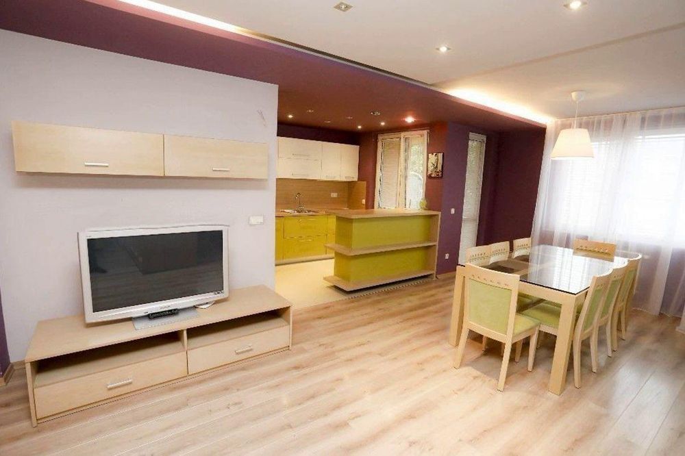 Дава се под наем Четиристаен апартамент в София, Кръстова вада - 150 кв.м за 1300 € - Снимка #1