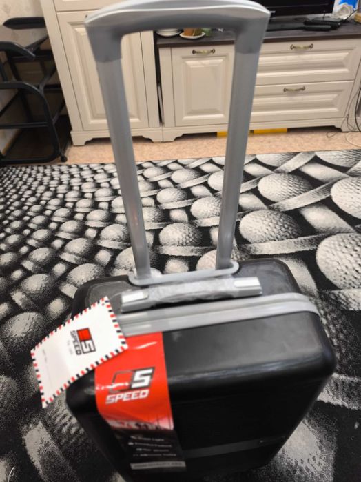 Продам дорожные чемоданы с Дубая.