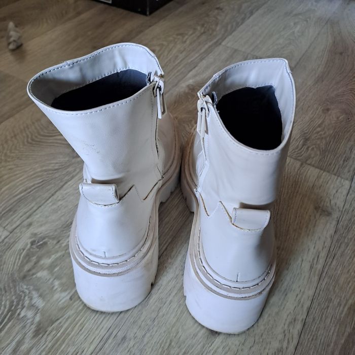 Боти с масивна подметка ZARA