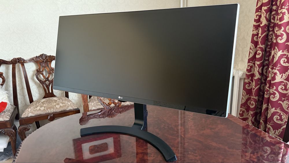Монитор компании LG