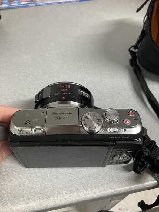 Фотоапарат Panasonic Lumix DMC-GF6 16Mp безогледален две батерии, страп и чантичка Micro 43