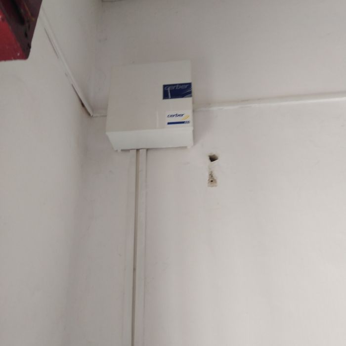 Alarma apartament magazin cu senzori de miscare sí efractie intrare