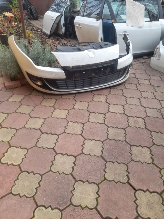 Megane 3  bara fata capota si alte piese
