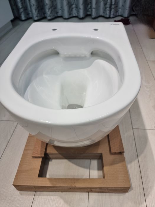 Продам унитаз и раковину