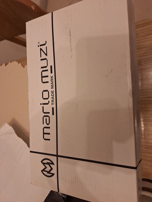 Продам кожаные кроссовки