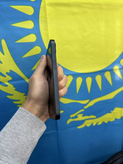 iPhone 13 телефон