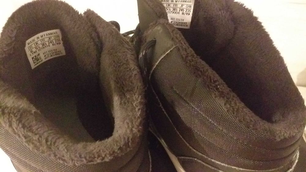 Детски оригинални маратонки на Адидас и сандали 40 номер-50лв.