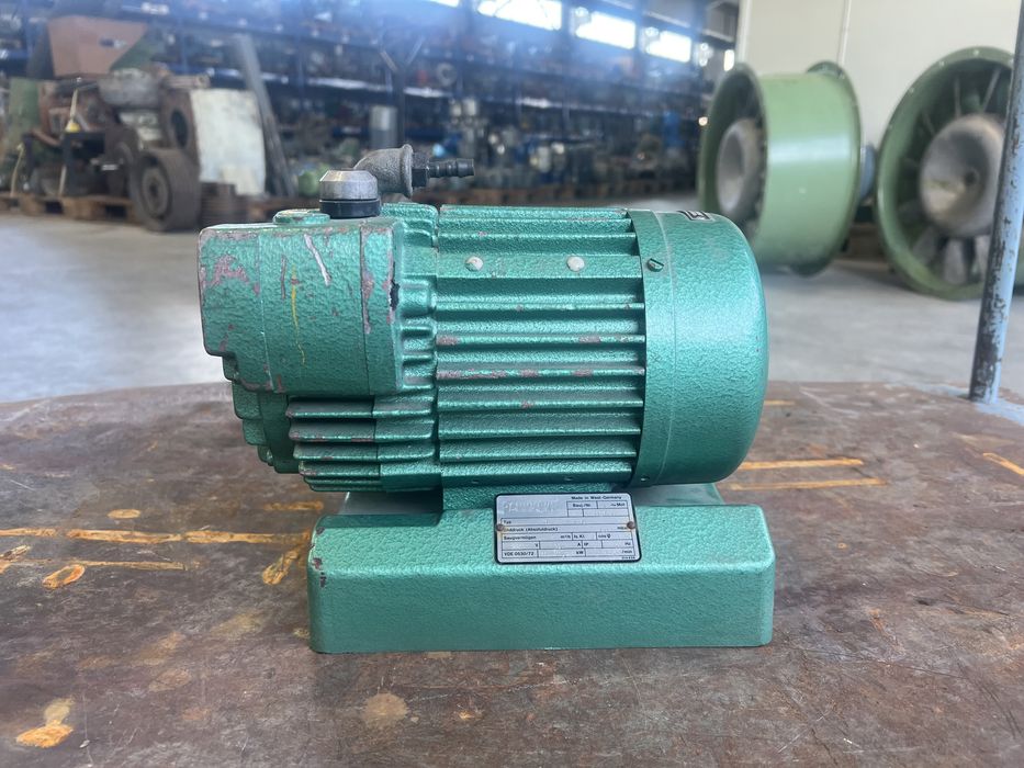 Монофазна вакуум помпа 7 куб