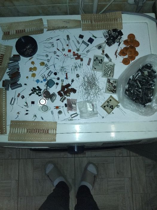 Продам конденсаторы и транзистеры