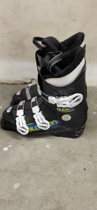 Vând set schiuri sau separat