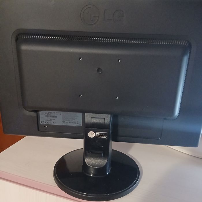 Монитор LG 20  FLATRON