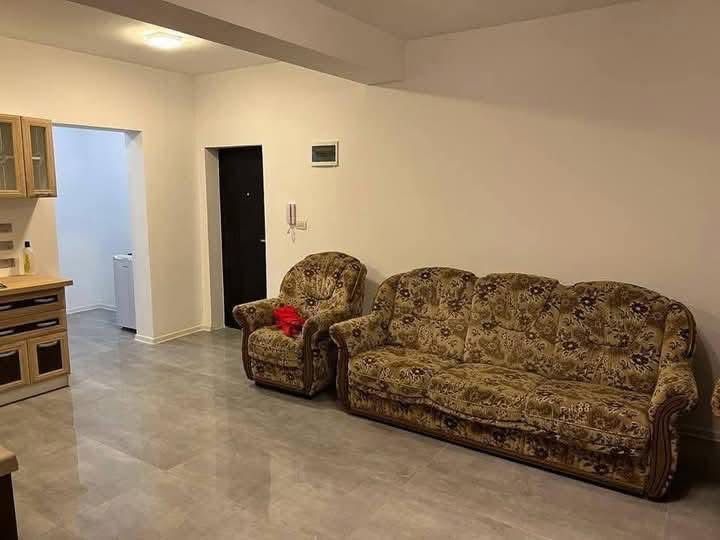 Inchiriez apartament