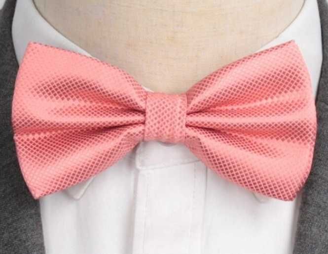 Чисто нови папионки и закачалка за вратовръзки