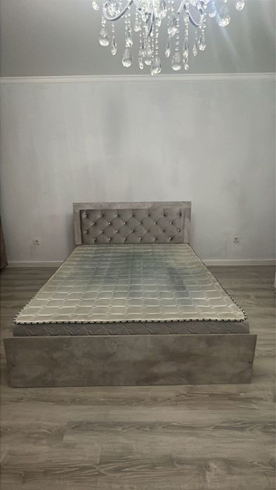 Продам кровать с матрасом