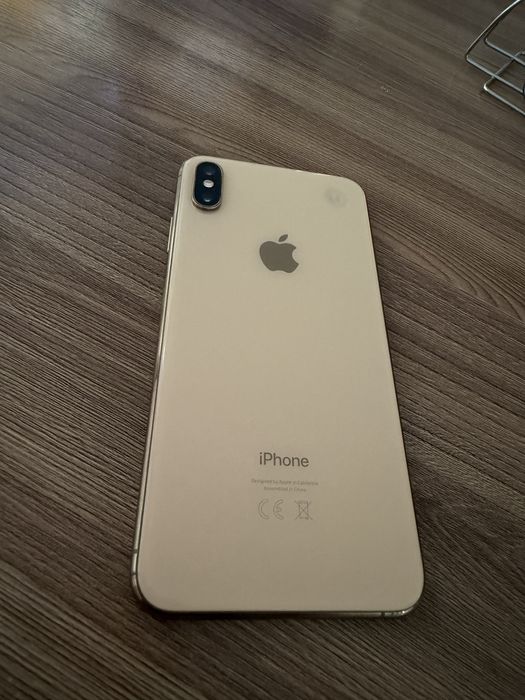 Iphone xs max  заблокирован .