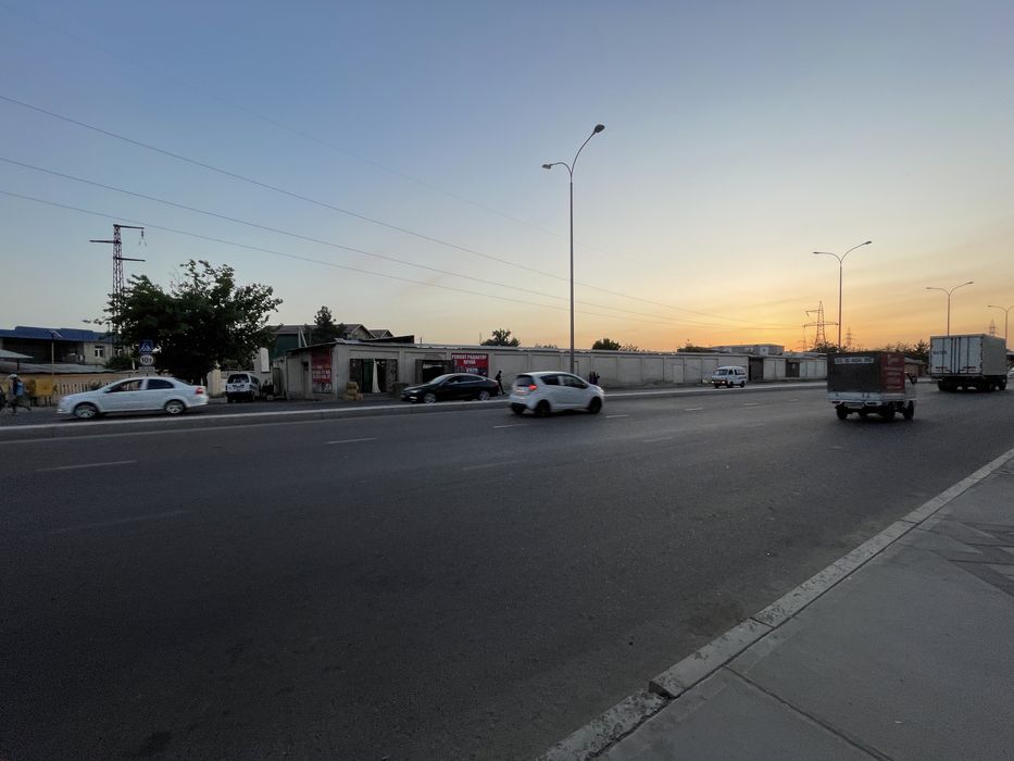 uy sotiladi uchastka