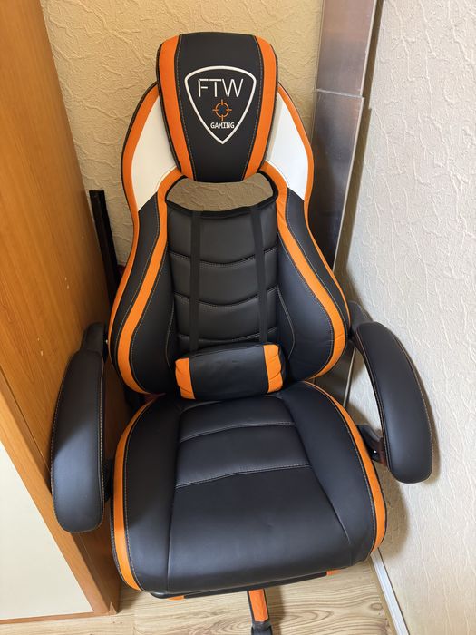 Геймърски стол  с поставка за краката