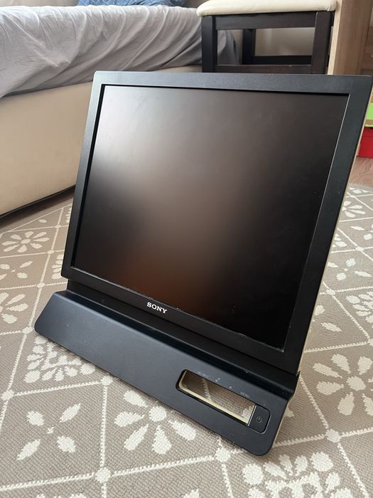 Продавам Монитор Sony SDM-E96D TFT LCD Color Computer Display