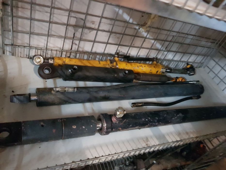 Cilindri hidraulici golire/inclinare cupa TRACTOR