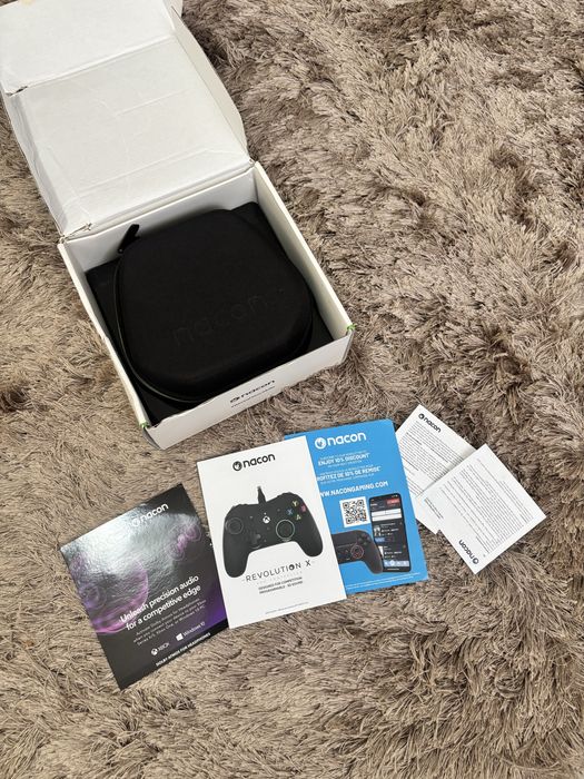 Controller Profesional Nacon Revolution X Pro pentru Xbox Series X|S / Xbox One / PC - Pachet complet cu Husă și Accesorii