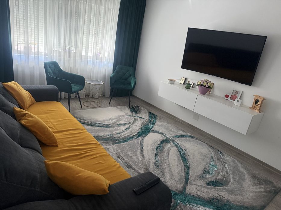 Vand apartament cu 3 camere