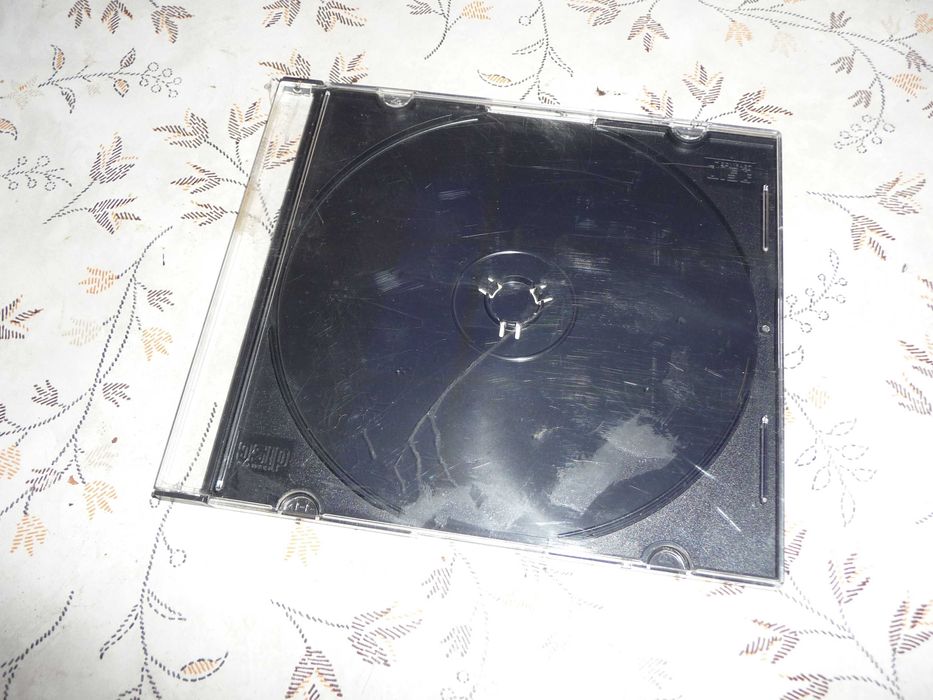 Кутии и стелаж за дискове