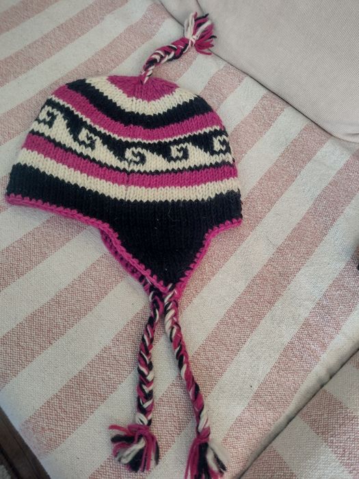 Зимна дамска шапка