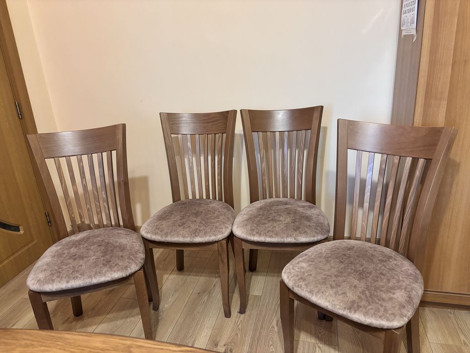 Трапезни столове