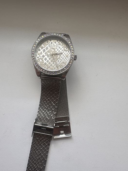 Оригинальные часы Guess