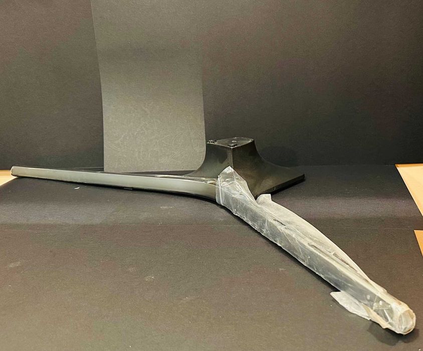 чисто нова в найлон стойка за телевизор Samsung, неразпечатвана