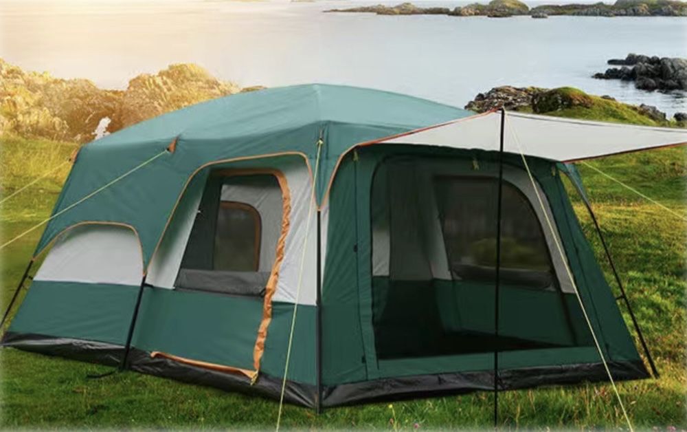 Палатка. В комплекте все неоходимое.