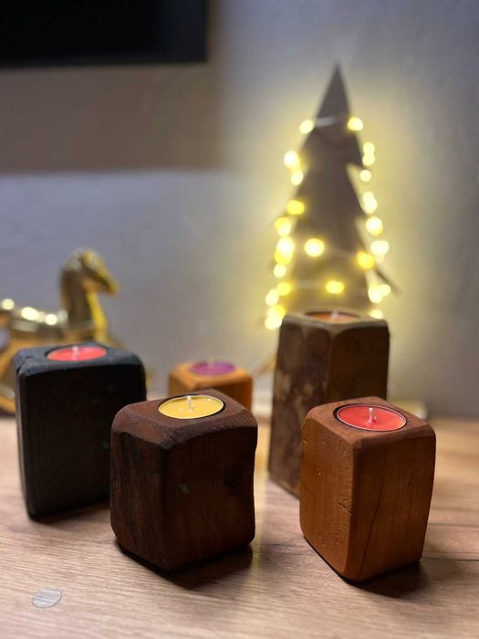 Празнични дървени свещници от естествен орех и дива череша