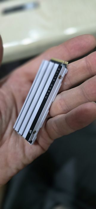 Ssd 2tb Corsair mp600elite  как новый  ,красивый радиатор