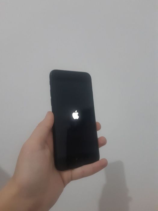 Продам Айфон 7 срочно