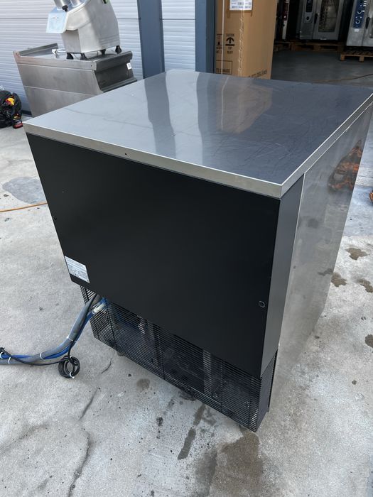 Masina fulgi gheata / gheata granulata - Electrolux Italia - 150 kg/24h - stocare 40 kg - stare foarte buna