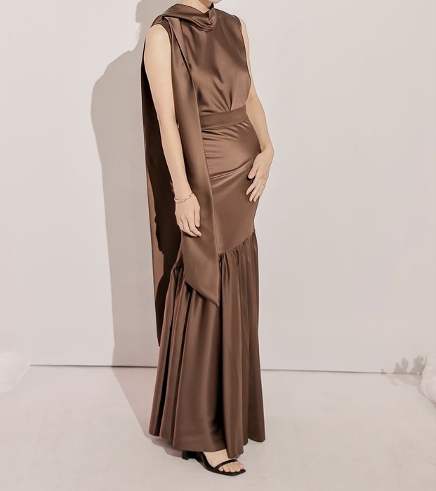 Продаю платья в пол