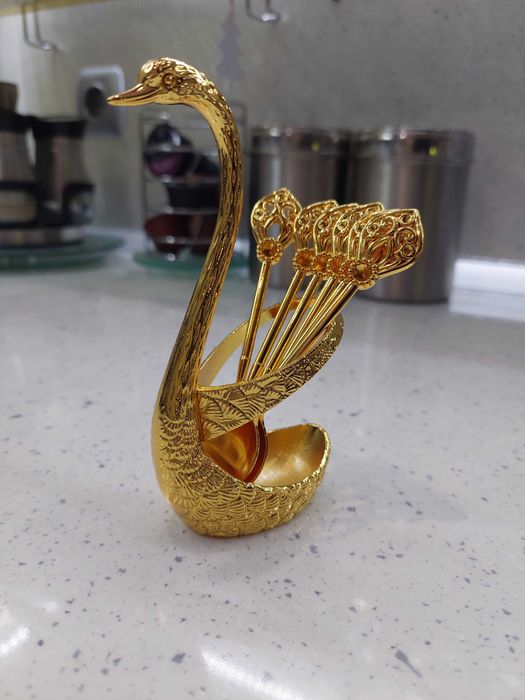 Елегантен златен комплект лъжички във формата на ЛЕБЕД само за 15 лв.