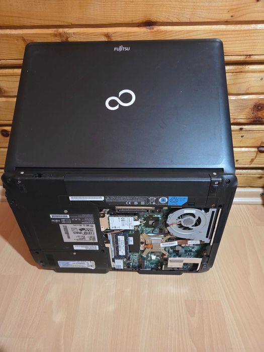 laptop Fujitsu Siemens Lifebook S710 - fara incarcator -