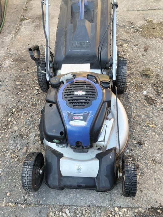Mașina de tuns iarba Briggs Stratton