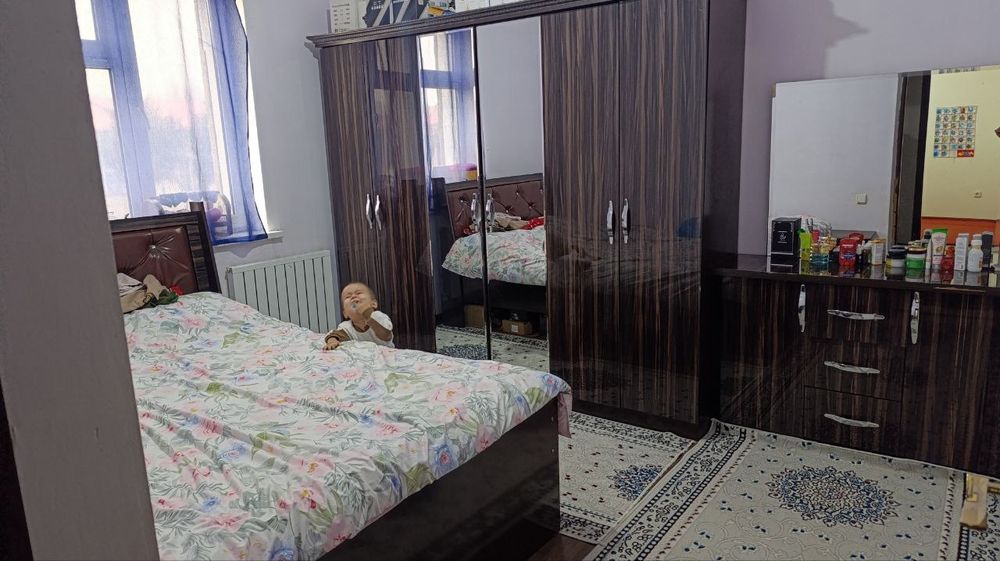 3 xonali kvartira sotiiladi.