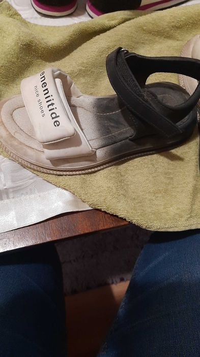 Продавам летни обувки за момиче