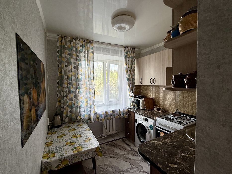 Продам двухкомнатную квартиру .