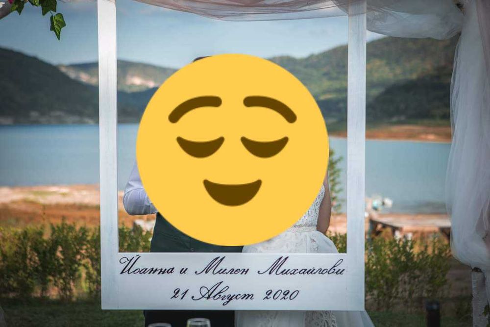 Сватбена декорация- букет за кола рамка за снимки и разпределение маси