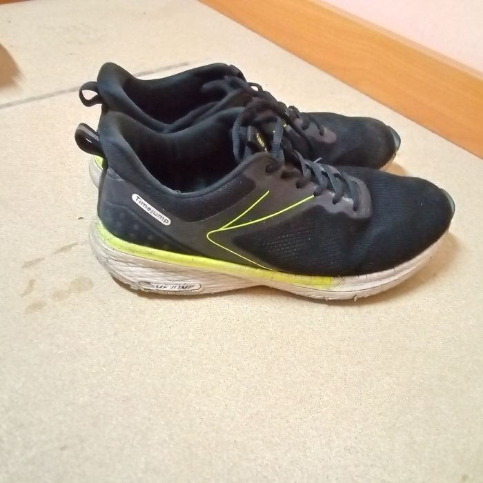 Ношоные кросовки