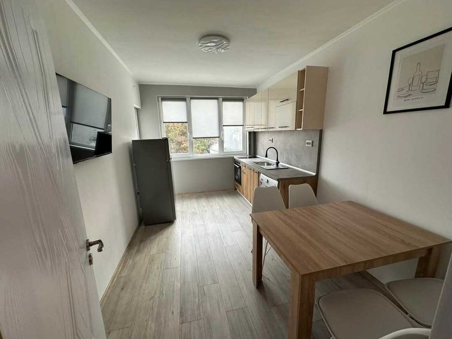 Дава се под наем Тристаен апартамент в Добрич, ЖП Гара - 80 кв.м за 306 € - Снимка #2