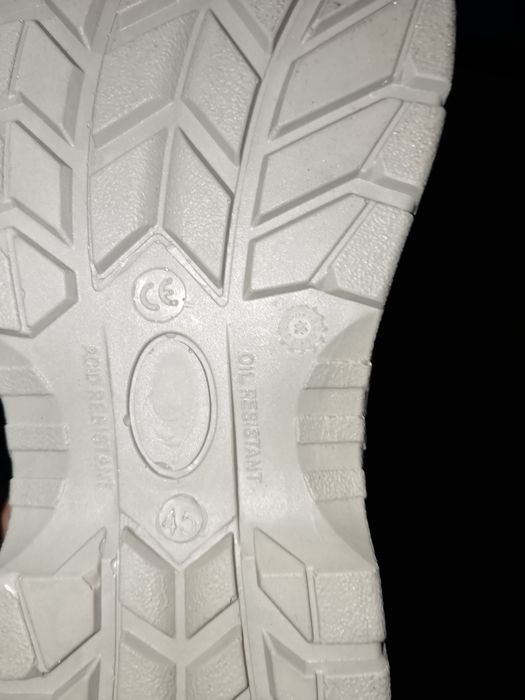 Продам спец ботинки